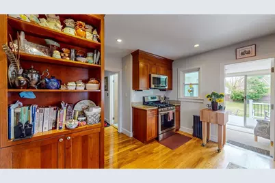 16 Melbourne Ave, Newton, MA 02460 - Photo 4