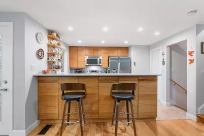 305 Winchester St #D, Newton, MA 02461 - Photo 4