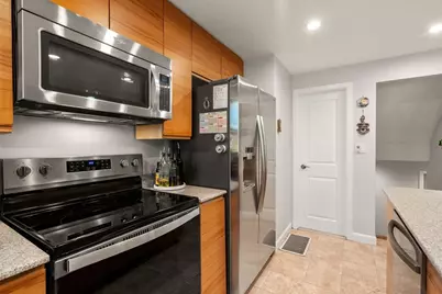 305 Winchester St #D, Newton, MA 02461 - Photo 6