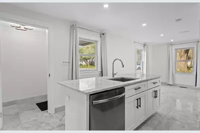 7 Darrow St, Worcester, MA 01606 - Photo 14