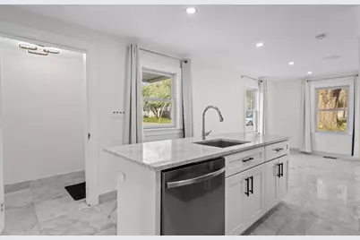 7 Darrow St, Worcester, MA 01606 - Photo 12