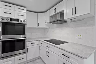 7 Darrow St, Worcester, MA 01606 - Photo 1