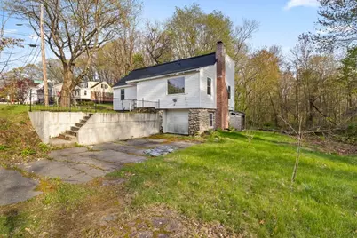 7 Darrow St, Worcester, MA 01606 - Photo 4
