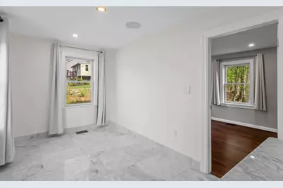 7 Darrow St, Worcester, MA 01606 - Photo 18
