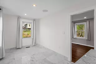 7 Darrow St, Worcester, MA 01606 - Photo 18