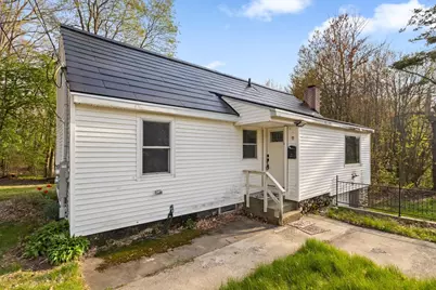 7 Darrow St, Worcester, MA 01606 - Photo 4