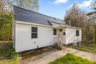 7 Darrow St, Worcester, MA 01606 - Photo 4