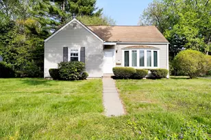 14 Hillside Ave, South Hadley, MA 01075 - Photo 2