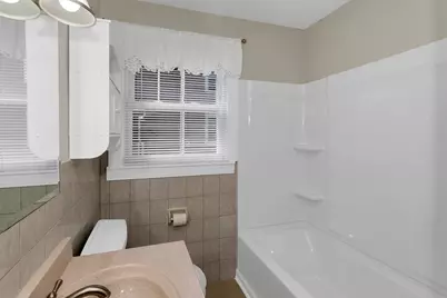 582 Broadway St, Chicopee, MA 01020 - Photo 14