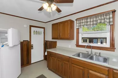 582 Broadway St, Chicopee, MA 01020 - Photo 8