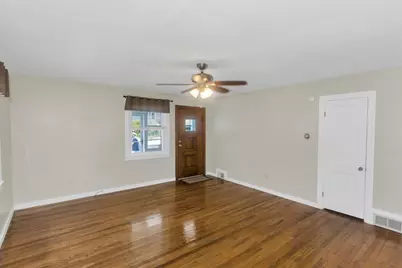 582 Broadway St, Chicopee, MA 01020 - Photo 12