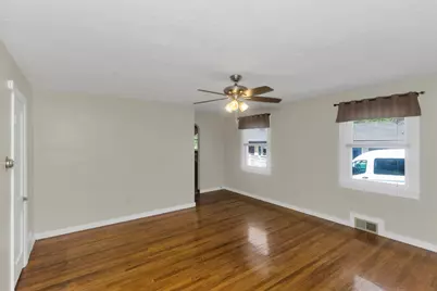 582 Broadway St, Chicopee, MA 01020 - Photo 10