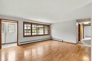 103 Wenham St, Danvers, MA 01923 - Photo 4