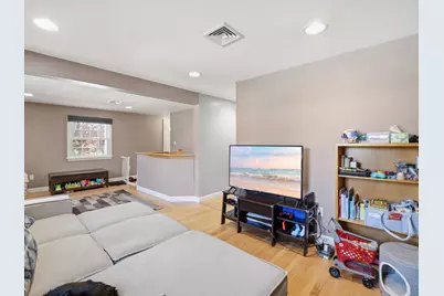 646 Lynn Fells Pkwy, Melrose, MA 02176 - Photo 8