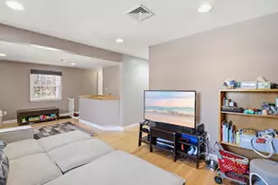 646 Lynn Fells Pkwy, Melrose, MA 02176 - Photo 8