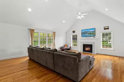253 Shining Rock Dr, Northbridge, MA 01534 - Photo 4