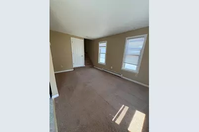 160 East St #apt 1, Chicopee, MA 01020 - Photo 2