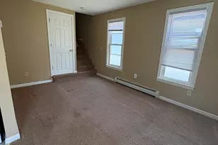 160 East St, Chicopee, MA 01020 - Photo 2