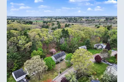 8 Thomas Dr, Franklin, MA 02038 - Photo 2