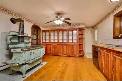 363 Cooley St, Springfield, MA 01128 - Photo 4