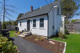39 Topsfield Rd, Ipswich, MA 01938 - Photo 2
