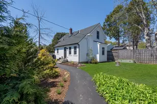 39 Topsfield Rd, Ipswich, MA 01938 - Photo 1