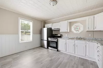 9 Owens Pl, Holyoke, MA 01040 - Photo 4