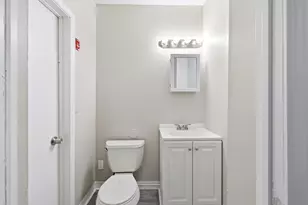 9 Owens Pl, Holyoke, MA 01040 - Photo 8