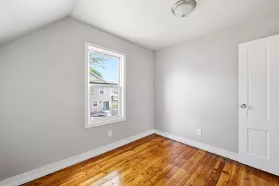 9 Owens Pl, Holyoke, MA 01040 - Photo 8