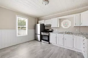 9 Owens Pl, Holyoke, MA 01040 - Photo 4