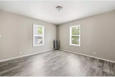 9 Owens Pl, Holyoke, MA 01040 - Photo 6