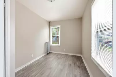 9 Owens Pl, Holyoke, MA 01040 - Photo 10
