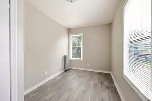 9 Owens Pl, Holyoke, MA 01040 - Photo 10