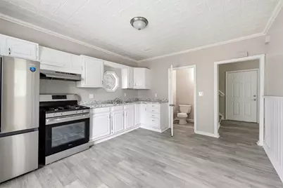 9 Owens Pl, Holyoke, MA 01040 - Photo 2