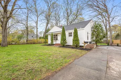 575 East St, Brockton, MA 02302 - Photo 2
