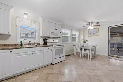 366 Mount Wayte Ave, Framingham, MA 01702 - Photo 8