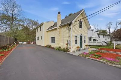 366 Mount Wayte Ave, Framingham, MA 01702 - Photo 2