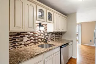 111 Patrick Rd, Tewksbury, MA 01876 - Photo 10