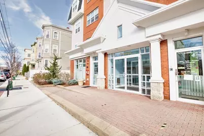 65 Beacon St #302, Somerville, MA 02143 - Photo 2