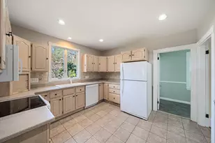 25 Hobart Ave, Braintree, MA 02184 - Photo 4
