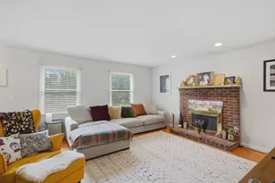 11 Roseanna Park Dr, Waltham, MA 02452 - Photo 6