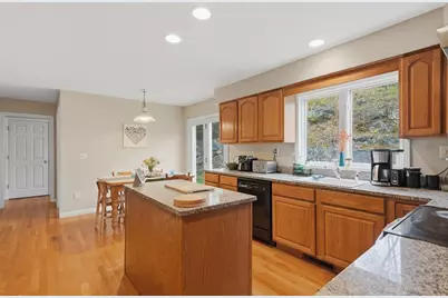 11 Roseanna Park Dr, Waltham, MA 02452 - Photo 10