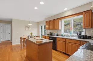 11 Roseanna Park Dr, Waltham, MA 02452 - Photo 10