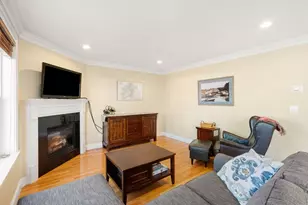 18 Hovey St, Newton, MA 02458 - Photo 8