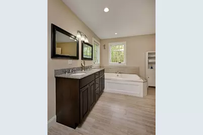 246 Hadley St, South Hadley, MA 01075 - Photo 18
