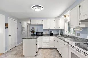 38 Waltham St, Woburn, MA 01801 - Photo 8