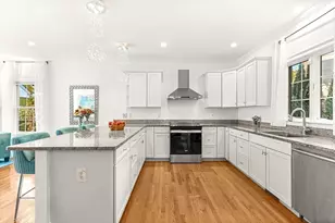 7 Sherman Pl, Winchester, MA 01890 - Photo 10