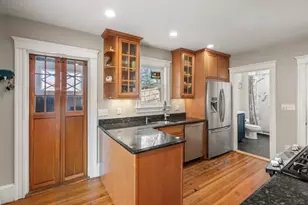 65 Harding St, Newton, MA 02465 - Photo 10