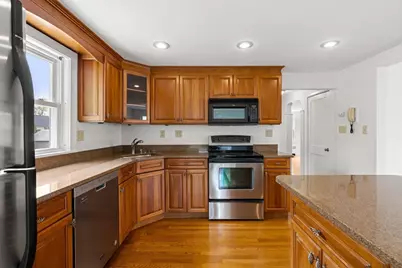 13 Munroe Ave, Woburn, MA 01801 - Photo 6
