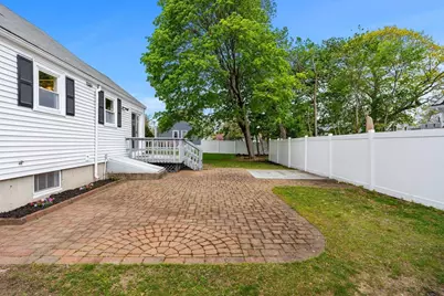13 Munroe Ave, Woburn, MA 01801 - Photo 4